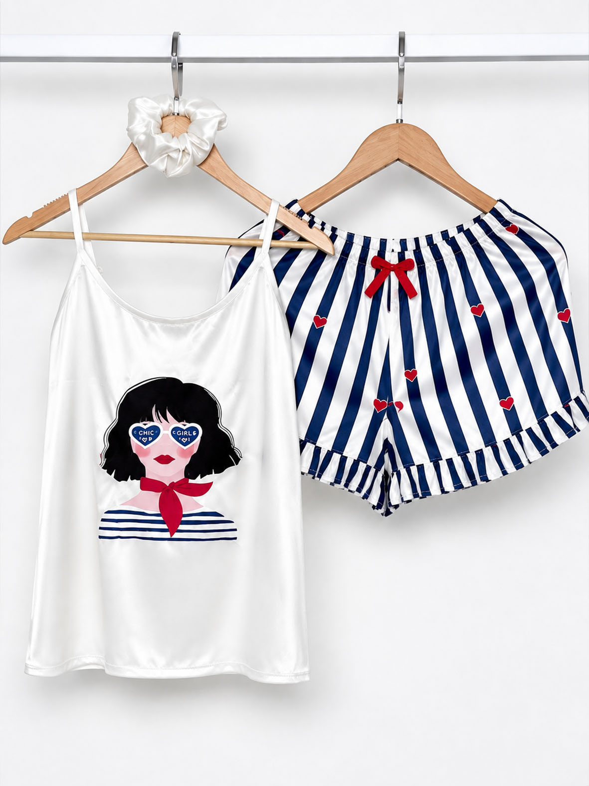 ست ساتن تاپ و شورتک طرح CHIC GIRL